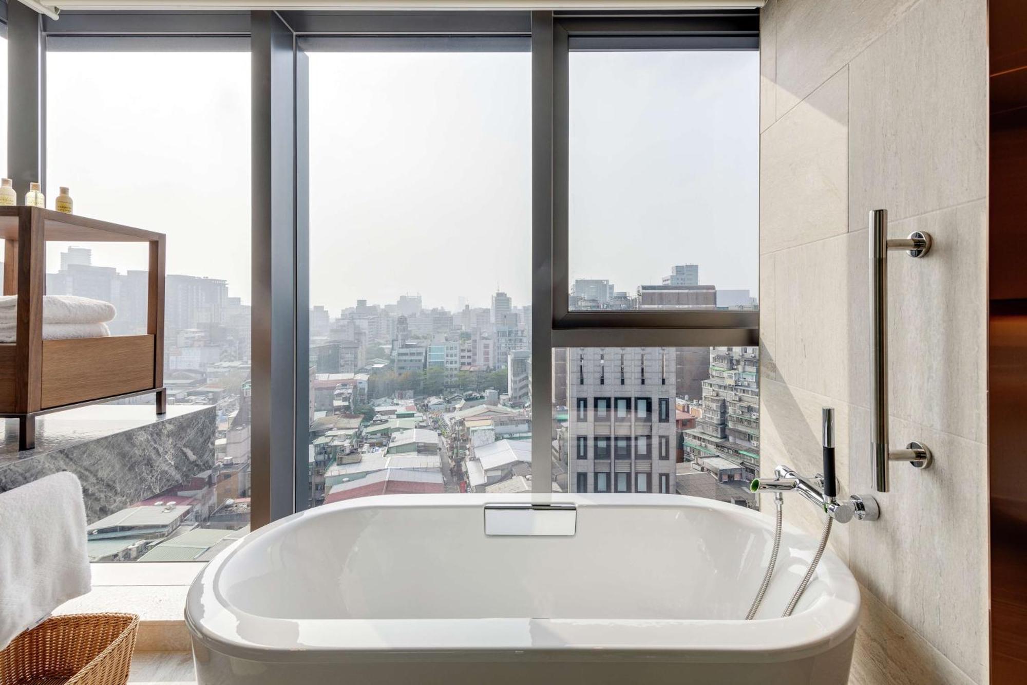 Doubletree By Hilton Taipei Zhongshan Extérieur photo